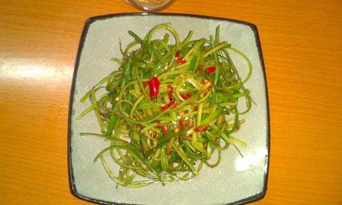 网红凉拌蒜苗的做法,家常美味，简单易学，清爽开胃