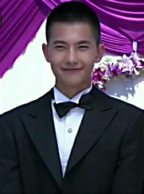 高校领导发型网红,时尚潮流引领校园风尚